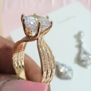 Elegant Gold Diamond Fashion Ring